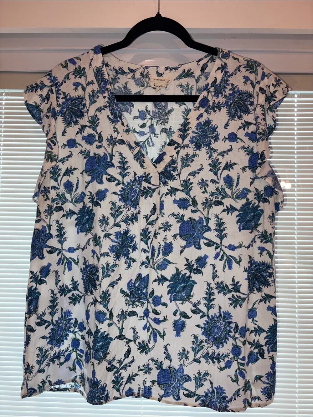 Artelier Nicole Miller White and Blue Floral Top Size XL